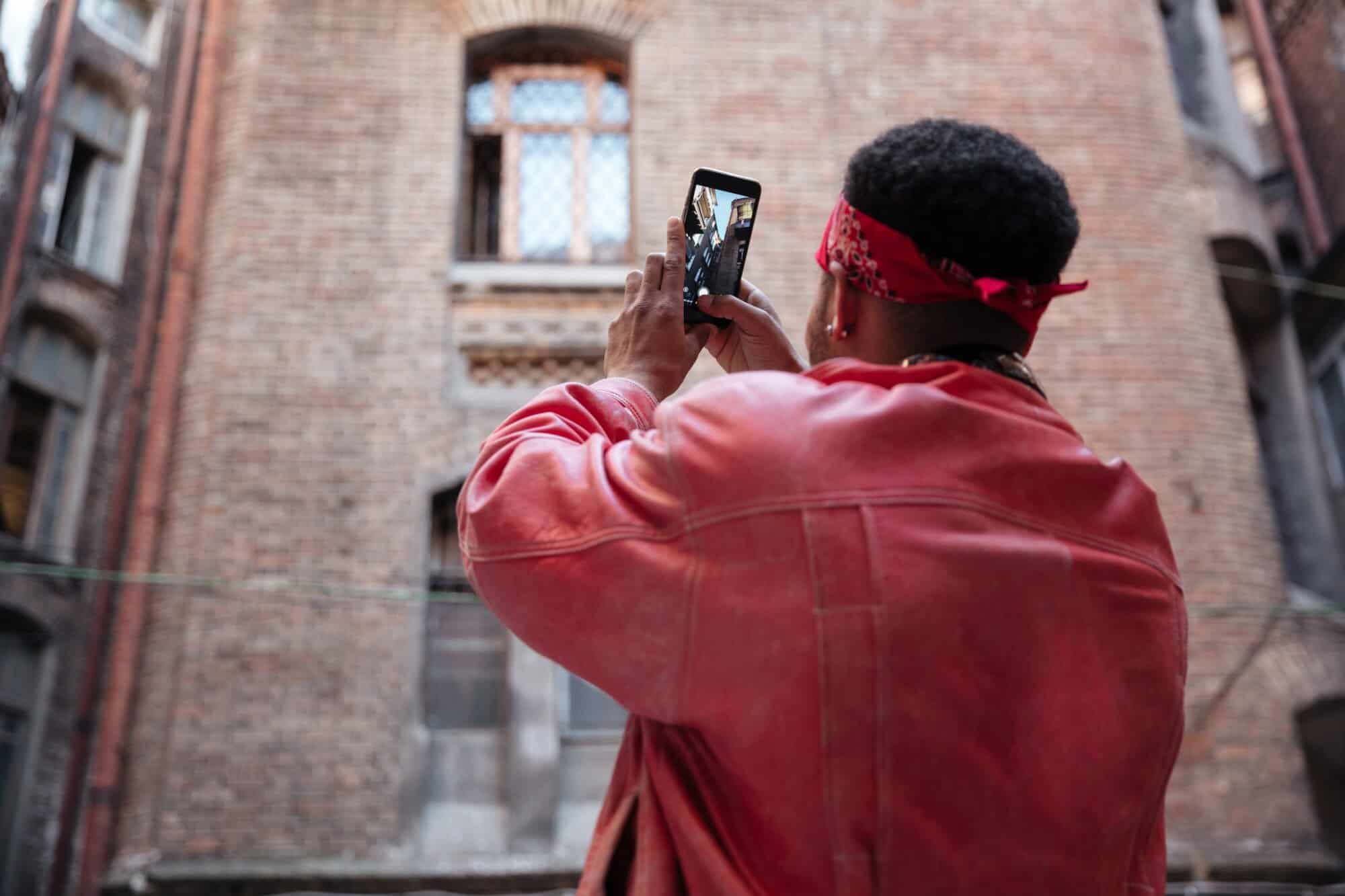 How to Shoot a 60-Second Walkaround That Answers Buyer Questions Fast